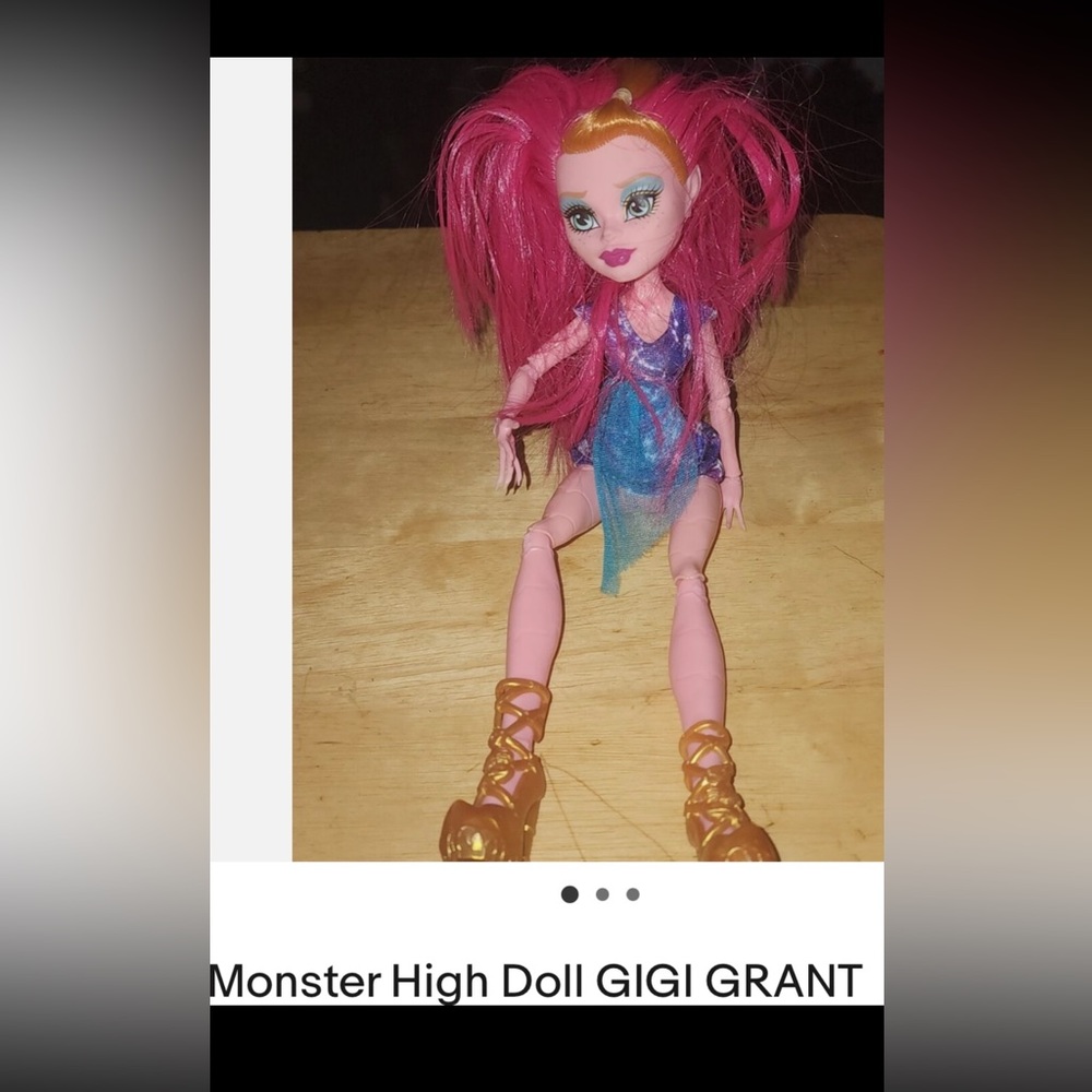 2008 Monster High Gigi Grant pretty doll. She is 2008 vintage she has 1 bracelet